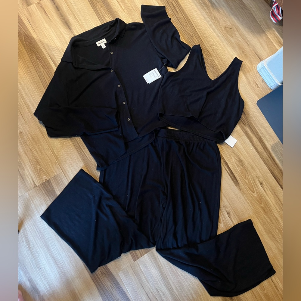 NWT XL Open Edit black lounge set.